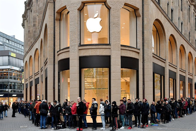 Apple enthusiasts in Cologne, Germany queue for the iPhone X (image courtesy of NBC News)